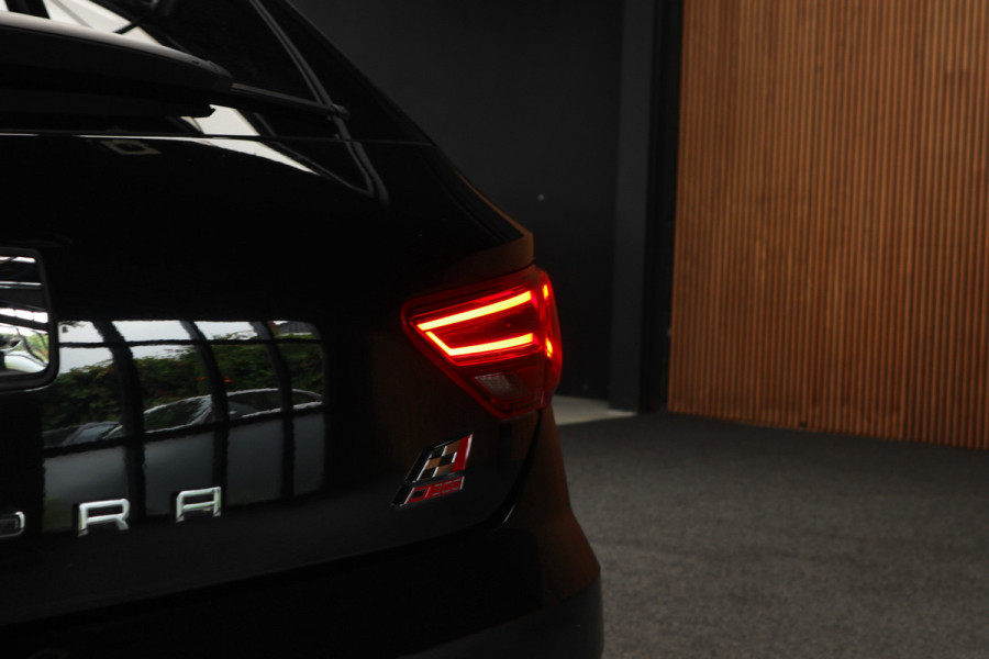 Seat Leon 2.0 TSI CUPRA 300 Panodak Navi Climate Leer Camera Carplay PDC Zwarte binnenhemel LED LM velgen