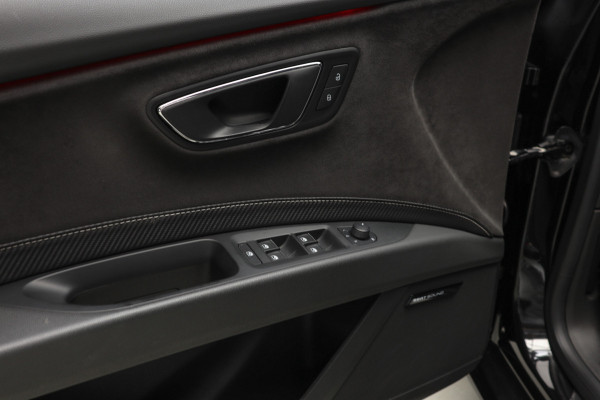 Seat Leon 2.0 TSI CUPRA 300 Panodak Navi Climate Leer Camera Carplay PDC Zwarte binnenhemel LED LM velgen