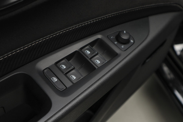 Seat Leon 2.0 TSI CUPRA 300 Panodak Navi Climate Leer Camera Carplay PDC Zwarte binnenhemel LED LM velgen