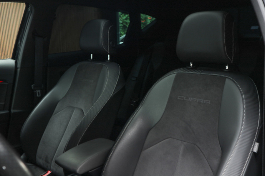 Seat Leon 2.0 TSI CUPRA 300 Panodak Navi Climate Leer Camera Carplay PDC Zwarte binnenhemel LED LM velgen