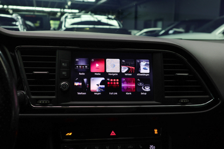 Seat Leon 2.0 TSI CUPRA 300 Panodak Navi Climate Leer Camera Carplay PDC Zwarte binnenhemel LED LM velgen