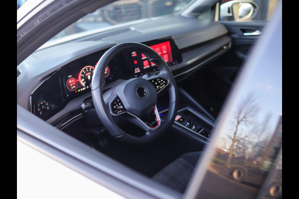 Volkswagen Golf 2.0 TSI GTI IQ-Light | Camera | Stuur/Stoelverw. | ACC