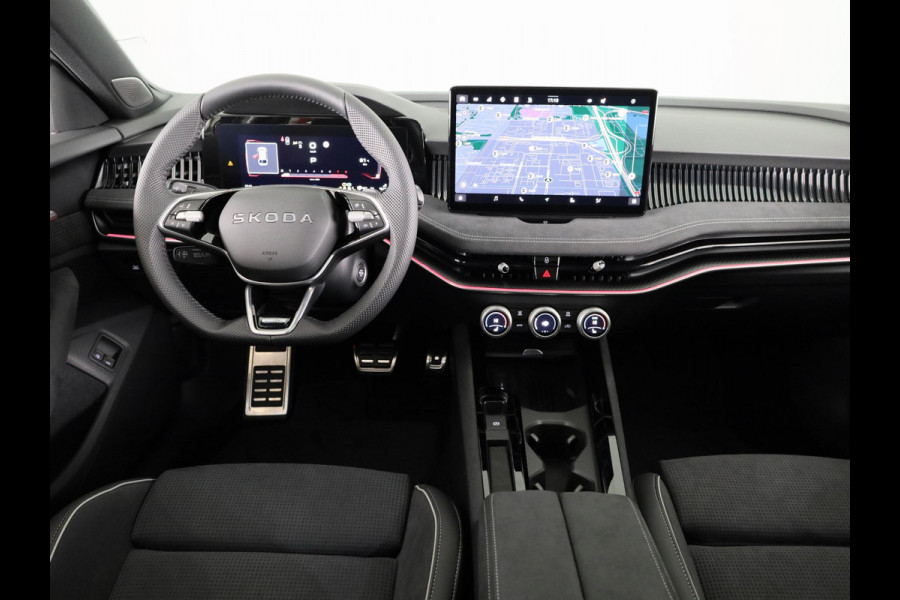 Škoda Superb Combi Sportline Business PHEV 1.5 TSI 204 pk 6 versn. DSG | Panoramadak, elektrisch bedienbaar | Trekhaak, wegklapbaar | Travel Assist Plus Sportline | Dynamic Chassis Control Pakket | CANTON Soundsystem | Lichtmetalen velgen 19 inch Torcular zwart gepolijst