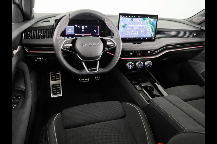 Škoda Superb Combi Sportline Business PHEV 1.5 TSI 204 pk 6 versn. DSG | Panoramadak, elektrisch bedienbaar | Trekhaak, wegklapbaar | Travel Assist Plus Sportline | Dynamic Chassis Control Pakket | CANTON Soundsystem | Lichtmetalen velgen 19 inch Torcular zwart gepolijst