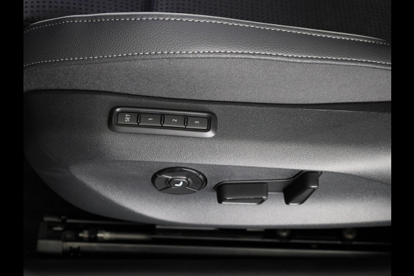 Škoda Superb Combi Sportline Business PHEV 1.5 TSI 204 pk 6 versn. DSG | Panoramadak, elektrisch bedienbaar | Trekhaak, wegklapbaar | Travel Assist Plus Sportline | Dynamic Chassis Control Pakket | CANTON Soundsystem | Lichtmetalen velgen 19 inch Torcular zwart gepolijst