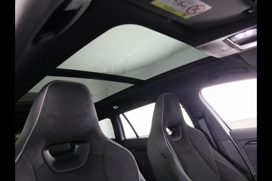 Škoda Superb Combi Sportline Business PHEV 1.5 TSI 204 pk 6 versn. DSG | Panoramadak, elektrisch bedienbaar | Trekhaak, wegklapbaar | Travel Assist Plus Sportline | Dynamic Chassis Control Pakket | CANTON Soundsystem | Lichtmetalen velgen 19 inch Torcular zwart gepolijst
