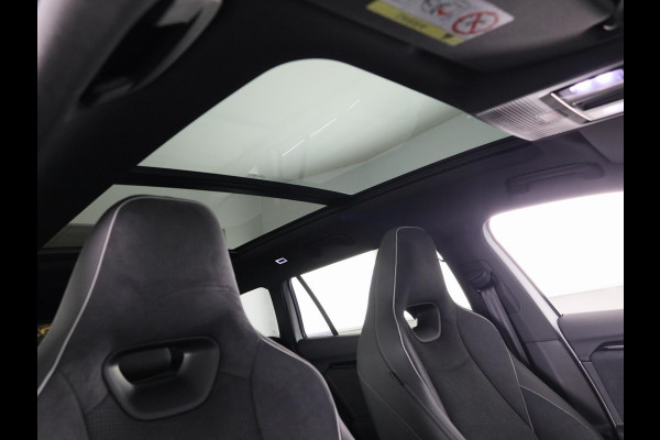 Škoda Superb Combi Sportline Business PHEV 1.5 TSI 204 pk 6 versn. DSG | Panoramadak, elektrisch bedienbaar | Trekhaak, wegklapbaar | Travel Assist Plus Sportline | Dynamic Chassis Control Pakket | CANTON Soundsystem | Lichtmetalen velgen 19 inch Torcular zwart gepolijst