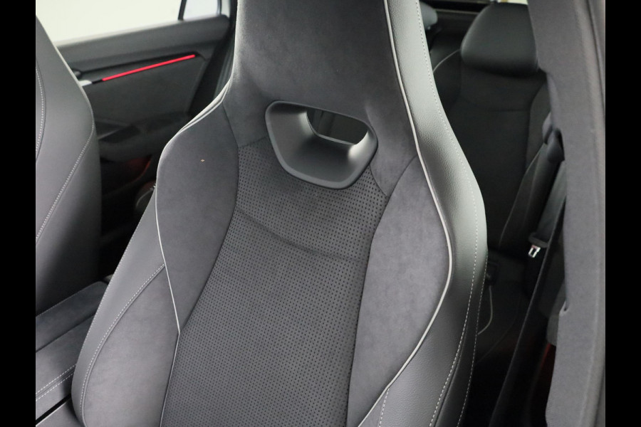 Škoda Superb Combi Sportline Business PHEV 1.5 TSI 204 pk 6 versn. DSG | Panoramadak, elektrisch bedienbaar | Trekhaak, wegklapbaar | Travel Assist Plus Sportline | Dynamic Chassis Control Pakket | CANTON Soundsystem | Lichtmetalen velgen 19 inch Torcular zwart gepolijst