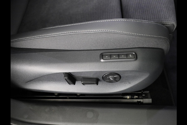 Škoda Superb Combi Sportline Business PHEV 1.5 TSI 204 pk 6 versn. DSG | Panoramadak, elektrisch bedienbaar | Trekhaak, wegklapbaar | Travel Assist Plus Sportline | Dynamic Chassis Control Pakket | CANTON Soundsystem | Lichtmetalen velgen 19 inch Torcular zwart gepolijst