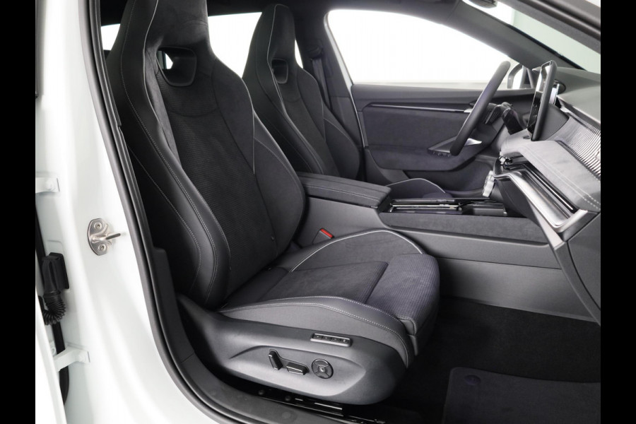Škoda Superb Combi Sportline Business PHEV 1.5 TSI 204 pk 6 versn. DSG | Panoramadak, elektrisch bedienbaar | Trekhaak, wegklapbaar | Travel Assist Plus Sportline | Dynamic Chassis Control Pakket | CANTON Soundsystem | Lichtmetalen velgen 19 inch Torcular zwart gepolijst