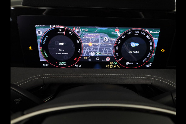 Škoda Superb Combi Sportline Business PHEV 1.5 TSI 204 pk 6 versn. DSG | Panoramadak, elektrisch bedienbaar | Trekhaak, wegklapbaar | Travel Assist Plus Sportline | Dynamic Chassis Control Pakket | CANTON Soundsystem | Lichtmetalen velgen 19 inch Torcular zwart gepolijst