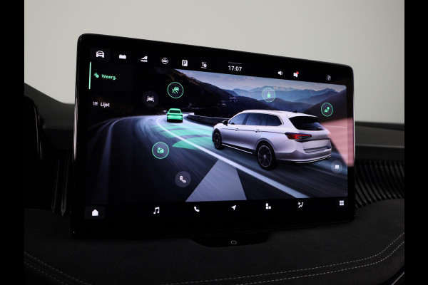 Škoda Superb Combi Sportline Business PHEV 1.5 TSI 204 pk 6 versn. DSG | Panoramadak, elektrisch bedienbaar | Trekhaak, wegklapbaar | Travel Assist Plus Sportline | Dynamic Chassis Control Pakket | CANTON Soundsystem | Lichtmetalen velgen 19 inch Torcular zwart gepolijst