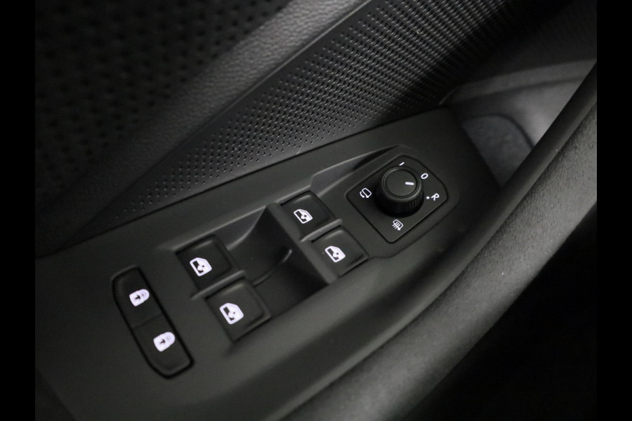 Škoda Superb Combi Sportline Business PHEV 1.5 TSI 204 pk 6 versn. DSG | Panoramadak, elektrisch bedienbaar | Trekhaak, wegklapbaar | Travel Assist Plus Sportline | Dynamic Chassis Control Pakket | CANTON Soundsystem | Lichtmetalen velgen 19 inch Torcular zwart gepolijst