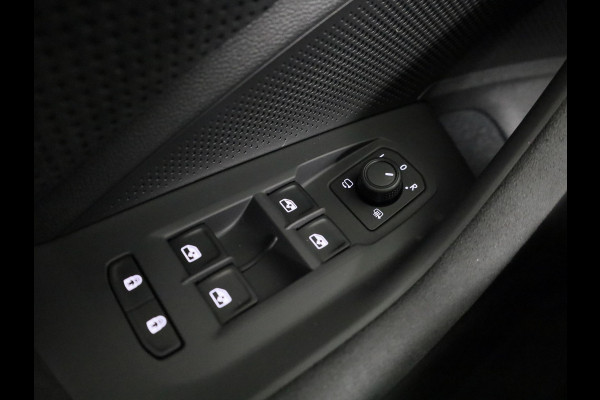 Škoda Superb Combi Sportline Business PHEV 1.5 TSI 204 pk 6 versn. DSG | Panoramadak, elektrisch bedienbaar | Trekhaak, wegklapbaar | Travel Assist Plus Sportline | Dynamic Chassis Control Pakket | CANTON Soundsystem | Lichtmetalen velgen 19 inch Torcular zwart gepolijst