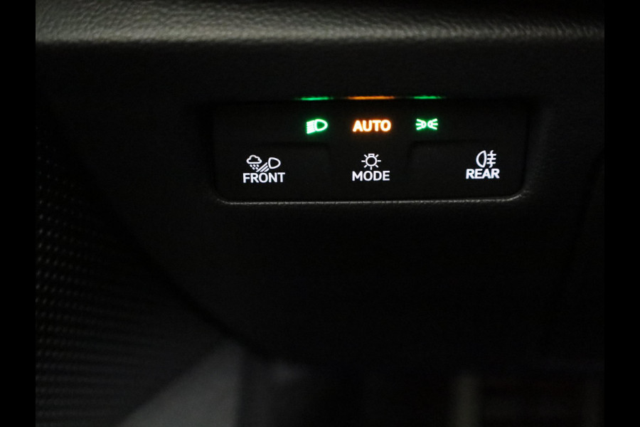 Škoda Superb Combi Sportline Business PHEV 1.5 TSI 204 pk 6 versn. DSG | Panoramadak, elektrisch bedienbaar | Trekhaak, wegklapbaar | Travel Assist Plus Sportline | Dynamic Chassis Control Pakket | CANTON Soundsystem | Lichtmetalen velgen 19 inch Torcular zwart gepolijst