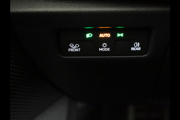 Škoda Superb Combi Sportline Business PHEV 1.5 TSI 204 pk 6 versn. DSG | Panoramadak, elektrisch bedienbaar | Trekhaak, wegklapbaar | Travel Assist Plus Sportline | Dynamic Chassis Control Pakket | CANTON Soundsystem | Lichtmetalen velgen 19 inch Torcular zwart gepolijst