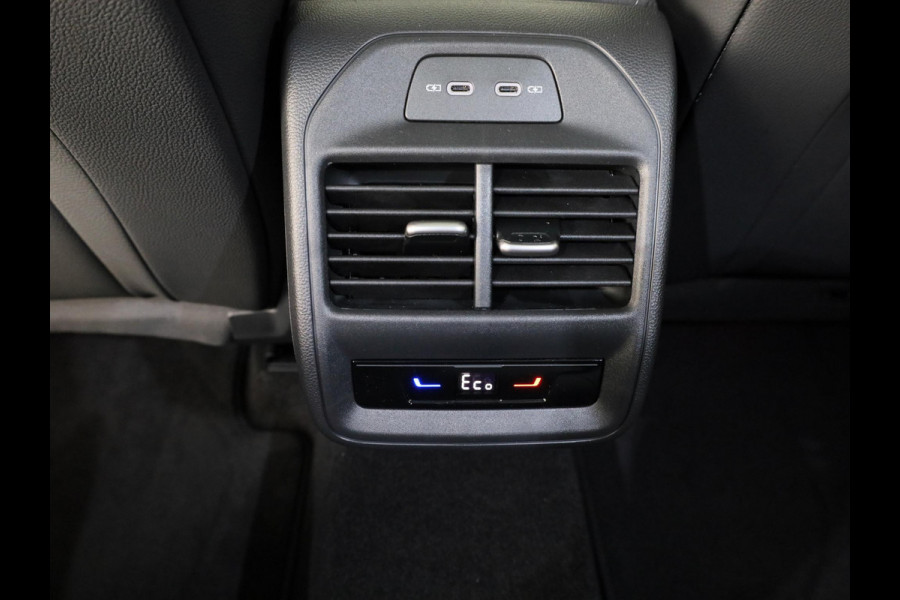 Škoda Superb Combi Sportline Business PHEV 1.5 TSI 204 pk 6 versn. DSG | Panoramadak, elektrisch bedienbaar | Trekhaak, wegklapbaar | Travel Assist Plus Sportline | Dynamic Chassis Control Pakket | CANTON Soundsystem | Lichtmetalen velgen 19 inch Torcular zwart gepolijst