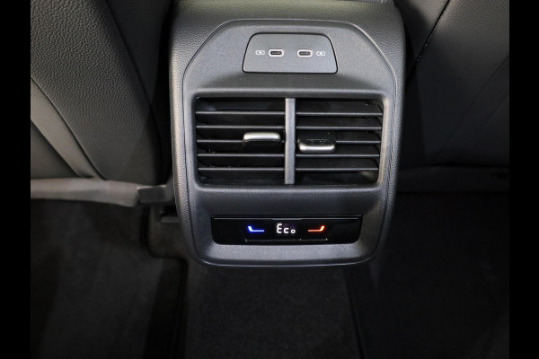 Škoda Superb Combi Sportline Business PHEV 1.5 TSI 204 pk 6 versn. DSG | Panoramadak, elektrisch bedienbaar | Trekhaak, wegklapbaar | Travel Assist Plus Sportline | Dynamic Chassis Control Pakket | CANTON Soundsystem | Lichtmetalen velgen 19 inch Torcular zwart gepolijst