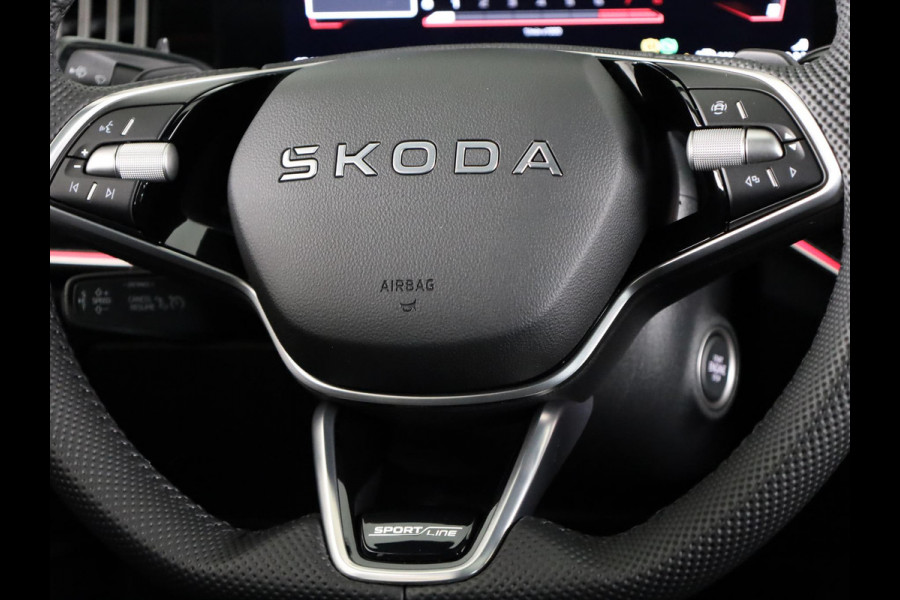 Škoda Superb Combi Sportline Business PHEV 1.5 TSI 204 pk 6 versn. DSG | Panoramadak, elektrisch bedienbaar | Trekhaak, wegklapbaar | Travel Assist Plus Sportline | Dynamic Chassis Control Pakket | CANTON Soundsystem | Lichtmetalen velgen 19 inch Torcular zwart gepolijst