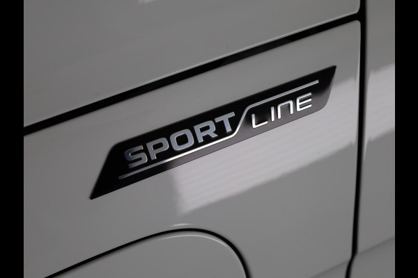 Škoda Superb Combi Sportline Business PHEV 1.5 TSI 204 pk 6 versn. DSG | Panoramadak, elektrisch bedienbaar | Trekhaak, wegklapbaar | Travel Assist Plus Sportline | Dynamic Chassis Control Pakket | CANTON Soundsystem | Lichtmetalen velgen 19 inch Torcular zwart gepolijst