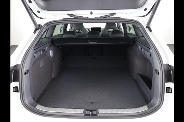 Škoda Superb Combi Sportline Business PHEV 1.5 TSI 204 pk 6 versn. DSG | Panoramadak, elektrisch bedienbaar | Trekhaak, wegklapbaar | Travel Assist Plus Sportline | Dynamic Chassis Control Pakket | CANTON Soundsystem | Lichtmetalen velgen 19 inch Torcular zwart gepolijst