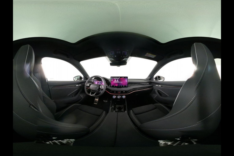 Škoda Superb Combi Sportline Business PHEV 1.5 TSI 204 pk 6 versn. DSG | Panoramadak, elektrisch bedienbaar | Trekhaak, wegklapbaar | Travel Assist Plus Sportline | Dynamic Chassis Control Pakket | CANTON Soundsystem | Lichtmetalen velgen 19 inch Torcular zwart gepolijst