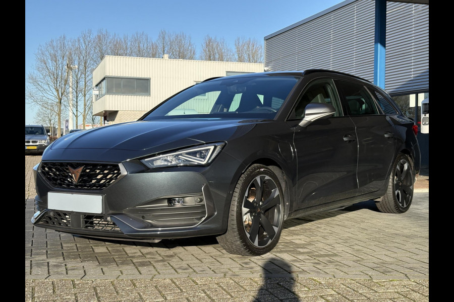 CUPRA Leon Sportstourer 1.4 e-Hybrid Business 204pk PHEV | Achteruitrijcamera | Winterset! | Side-Assist | Navigatie | Climate control |  Stoel- & Stuurverwarming | 18" lichtmetalen velgen |