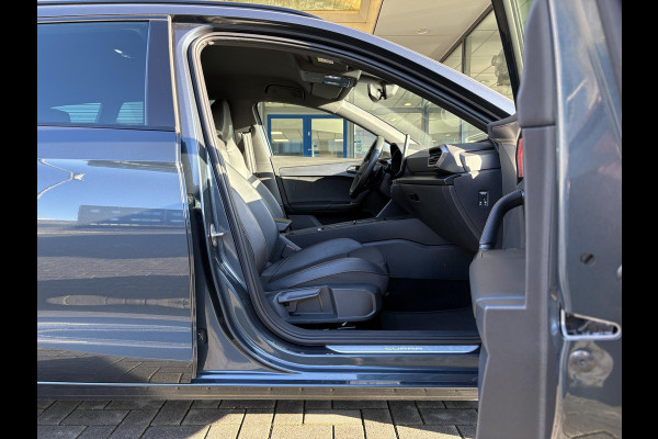 CUPRA Leon Sportstourer 1.4 e-Hybrid Business 204pk PHEV | Achteruitrijcamera | Winterset! | Side-Assist | Navigatie | Climate control |  Stoel- & Stuurverwarming | 18" lichtmetalen velgen |