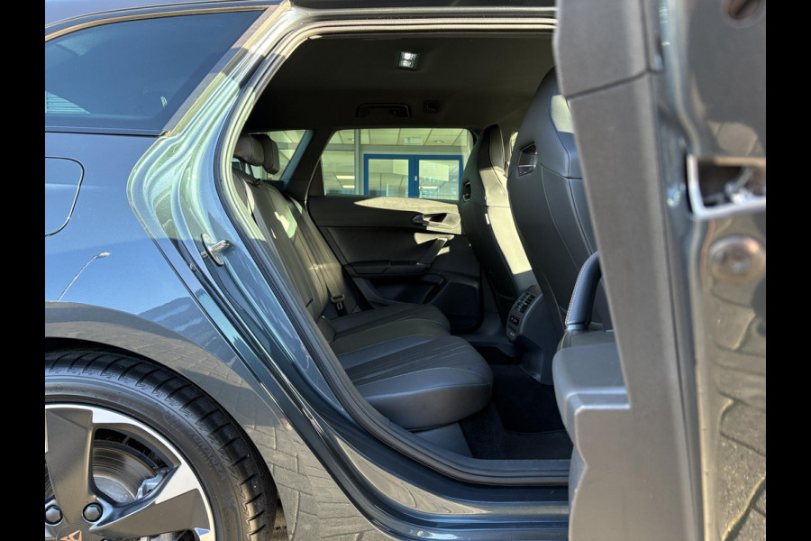 CUPRA Leon Sportstourer 1.4 e-Hybrid Business 204pk PHEV | Achteruitrijcamera | Winterset! | Side-Assist | Navigatie | Climate control |  Stoel- & Stuurverwarming | 18" lichtmetalen velgen |