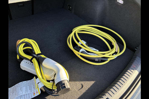 CUPRA Leon Sportstourer 1.4 e-Hybrid Business 204pk PHEV | Achteruitrijcamera | Winterset! | Side-Assist | Navigatie | Climate control |  Stoel- & Stuurverwarming | 18" lichtmetalen velgen |