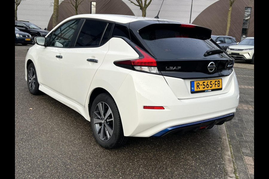 Nissan Leaf Acenta 40 kWh VAN: €15.900,- VOOR: €13.877,- UW EINDEJAARSVOORDEEL: €2.023| CAMERA| CARPLAY/ ANDROID AUTO|  RIJKLAARPRIJS INCL. 12 MND BOVAG GARANTIE|
