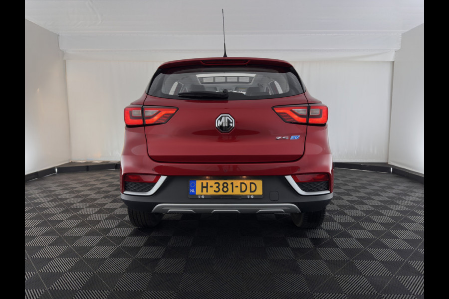 MG ZS EV Luxury 45 kWh [3-Fase] {SOH-100%} Aut. *PANO | LUXURY-LEATHER | CCS-FASTLOADER | KEYLESS | NAVI-FULLMAP | ADAPTIVE-CRUISE | CAMERA | HEATED-SPORTSEATS | CARPLAY | BLINDSPOT | DAB | LANE-ASSIST | PRIVACY-GLASS | 17''ALU*