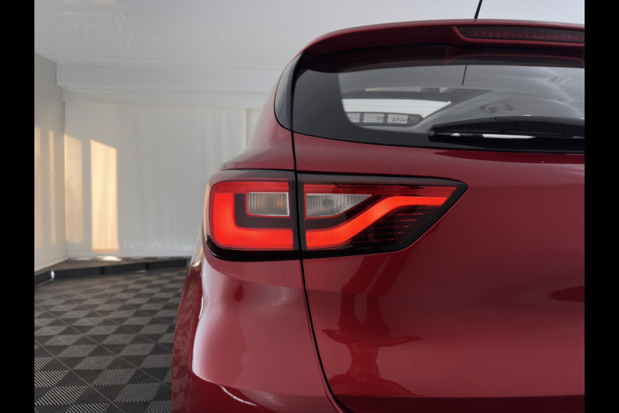 MG ZS EV Luxury 45 kWh [3-Fase] {SOH-100%} Aut. *PANO | LUXURY-LEATHER | CCS-FASTLOADER | KEYLESS | NAVI-FULLMAP | ADAPTIVE-CRUISE | CAMERA | HEATED-SPORTSEATS | CARPLAY | BLINDSPOT | DAB | LANE-ASSIST | PRIVACY-GLASS | 17''ALU*