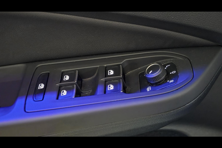 Volkswagen Golf 2.0 TSI R 4Motion | Akrapovic | Pano | Leder | IQ Light | Hud | H&K