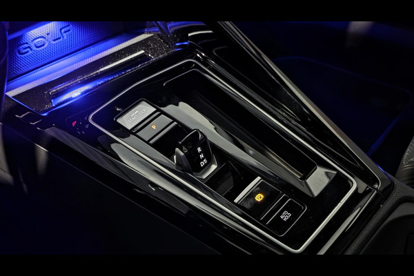 Volkswagen Golf 2.0 TSI R 4Motion | Akrapovic | Pano | Leder | IQ Light | Hud | H&K