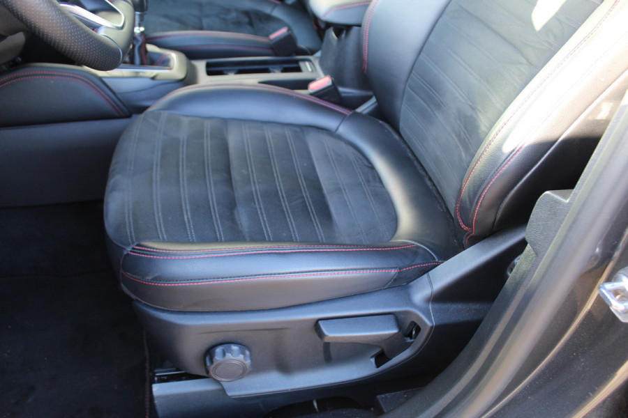 Ford Kuga 1.5 EcoBoost ST-Line X , 150pk , 1800kg Trekgewicht Climate control , Navigatie , Trekhaak , Cruise control , Bleutooth