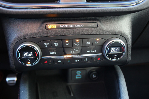 Ford Kuga 1.5 EcoBoost ST-Line X , 150pk , 1800kg Trekgewicht Climate control , Navigatie , Trekhaak , Cruise control , Bleutooth