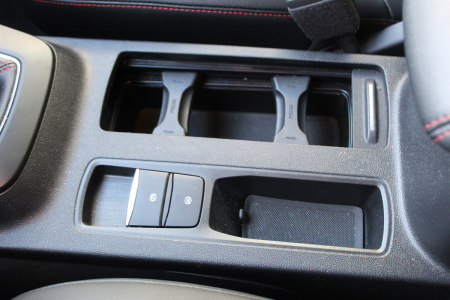 Ford Kuga 1.5 EcoBoost ST-Line X , 150pk , 1800kg Trekgewicht Climate control , Navigatie , Trekhaak , Cruise control , Bleutooth