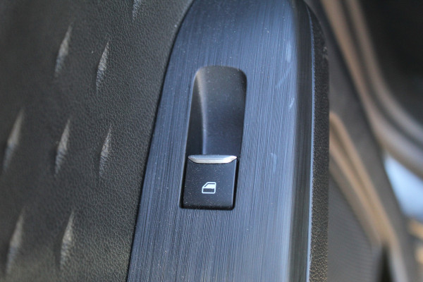 Ford Kuga 1.5 EcoBoost ST-Line X , 150pk , 1800kg Trekgewicht Climate control , Navigatie , Trekhaak , Cruise control , Bleutooth