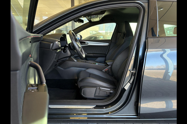 CUPRA Leon Sportstourer 1.4 e-Hybrid Business 204pk PHEV | Achteruitrijcamera | Winterset! | Side-Assist | Navigatie | Climate control |  Stoel- & Stuurverwarming | 18" lichtmetalen velgen |