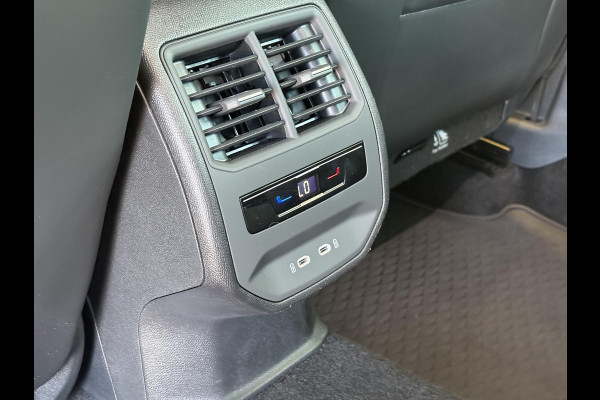 CUPRA Leon Sportstourer 1.4 e-Hybrid Business 204pk PHEV | Achteruitrijcamera | Winterset! | Side-Assist | Navigatie | Climate control |  Stoel- & Stuurverwarming | 18" lichtmetalen velgen |