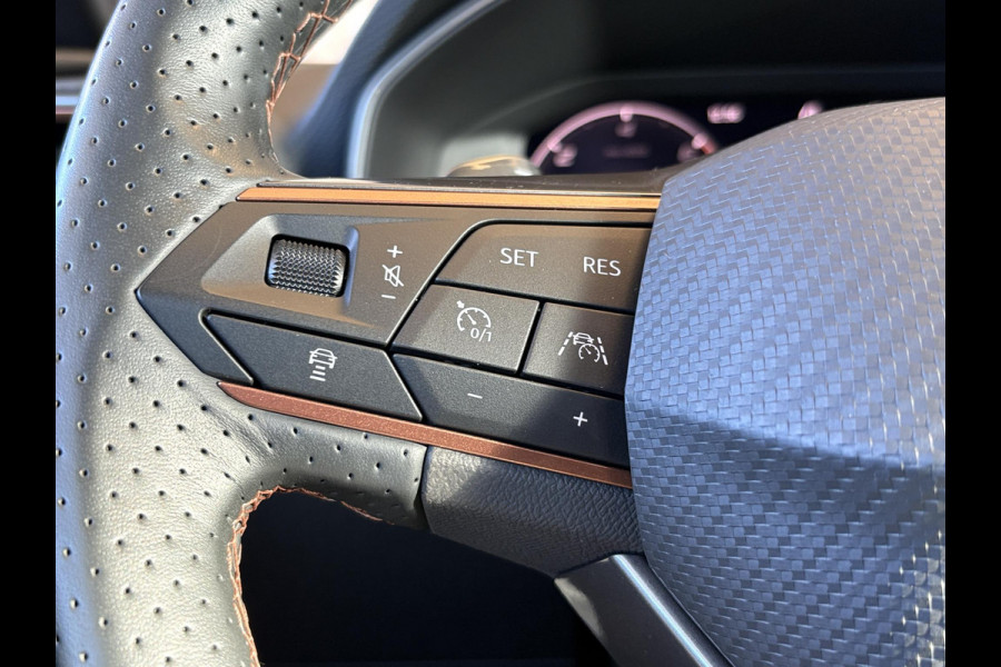 CUPRA Leon Sportstourer 1.4 e-Hybrid Business 204pk PHEV | Achteruitrijcamera | Winterset! | Side-Assist | Navigatie | Climate control |  Stoel- & Stuurverwarming | 18" lichtmetalen velgen |