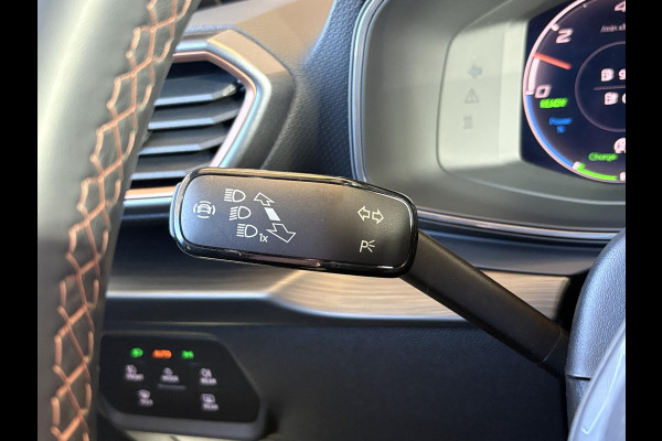 CUPRA Leon Sportstourer 1.4 e-Hybrid Business 204pk PHEV | Achteruitrijcamera | Winterset! | Side-Assist | Navigatie | Climate control |  Stoel- & Stuurverwarming | 18" lichtmetalen velgen |
