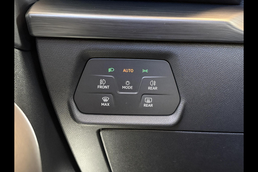 CUPRA Leon Sportstourer 1.4 e-Hybrid Business 204pk PHEV | Achteruitrijcamera | Winterset! | Side-Assist | Navigatie | Climate control |  Stoel- & Stuurverwarming | 18" lichtmetalen velgen |