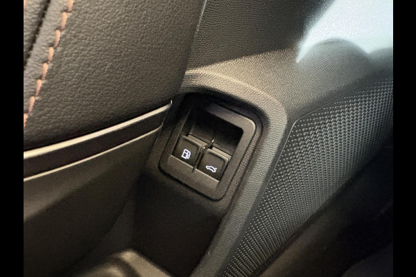 CUPRA Leon Sportstourer 1.4 e-Hybrid Business 204pk PHEV | Achteruitrijcamera | Winterset! | Side-Assist | Navigatie | Climate control |  Stoel- & Stuurverwarming | 18" lichtmetalen velgen |