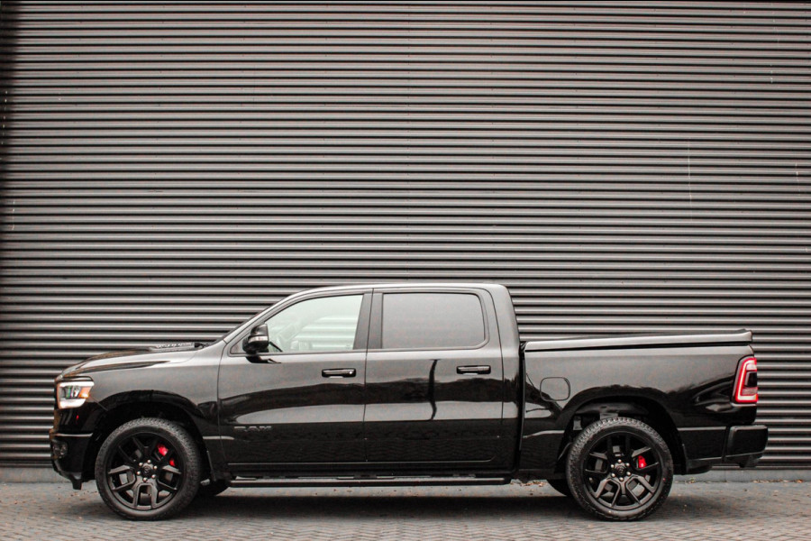 Dodge Ram 5.7 V8 HEMI 1500 BLACK EDITION / 100DKM / DIRECT RIJDEN / APPLE CARPLAY / 22 INCH / FULL BLACK / RED-LINE / SPORT / PANO