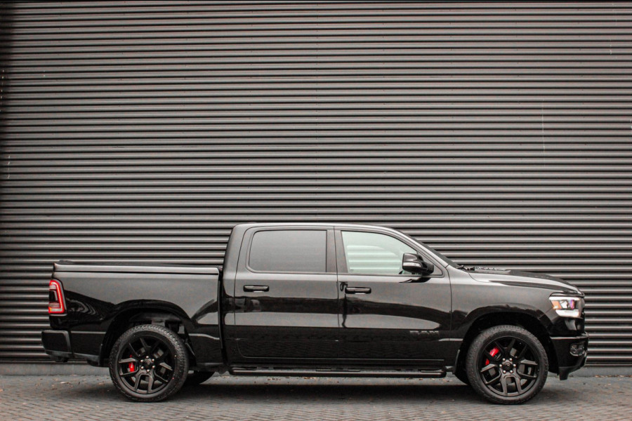 Dodge Ram 5.7 V8 HEMI 1500 BLACK EDITION / 100DKM / DIRECT RIJDEN / APPLE CARPLAY / 22 INCH / FULL BLACK / RED-LINE / SPORT / PANO