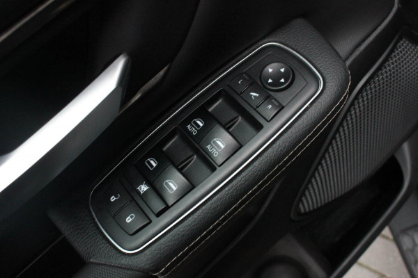 Dodge Ram 5.7 V8 HEMI 1500 BLACK EDITION / 100DKM / DIRECT RIJDEN / APPLE CARPLAY / 22 INCH / FULL BLACK / RED-LINE / SPORT / PANO