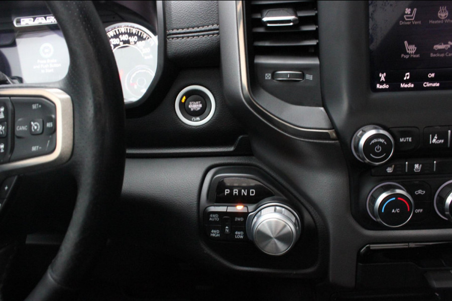 Dodge Ram 5.7 V8 HEMI 1500 BLACK EDITION / 100DKM / DIRECT RIJDEN / APPLE CARPLAY / 22 INCH / FULL BLACK / RED-LINE / SPORT / PANO