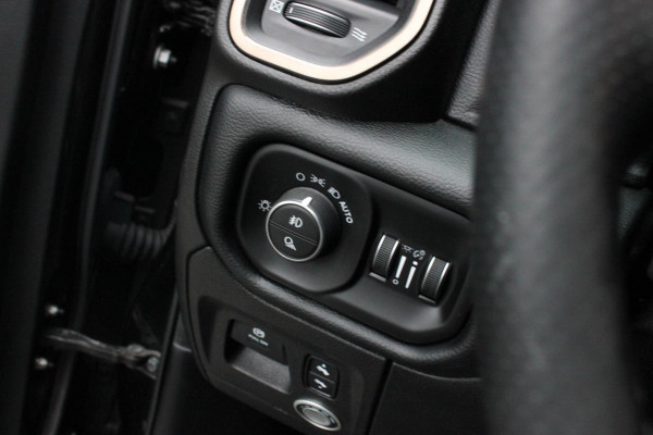 Dodge Ram 5.7 V8 HEMI 1500 BLACK EDITION / 100DKM / DIRECT RIJDEN / APPLE CARPLAY / 22 INCH / FULL BLACK / RED-LINE / SPORT / PANO